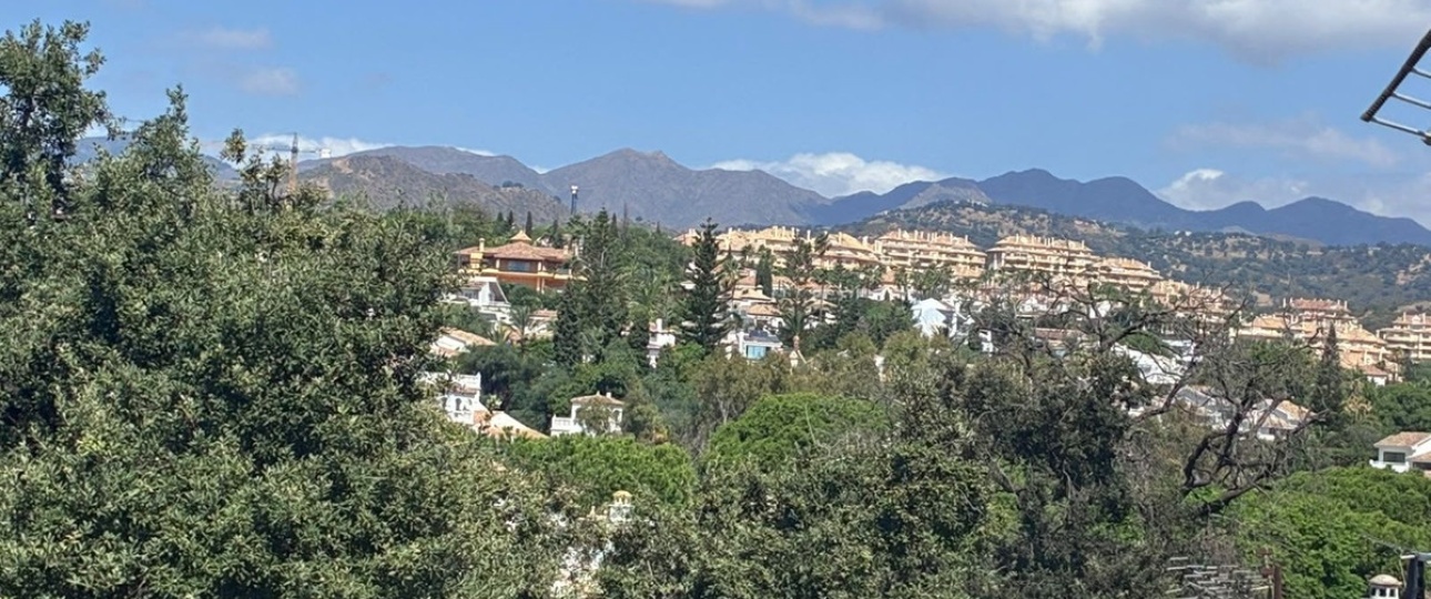 Resale - Town house - Marbella - Elviria