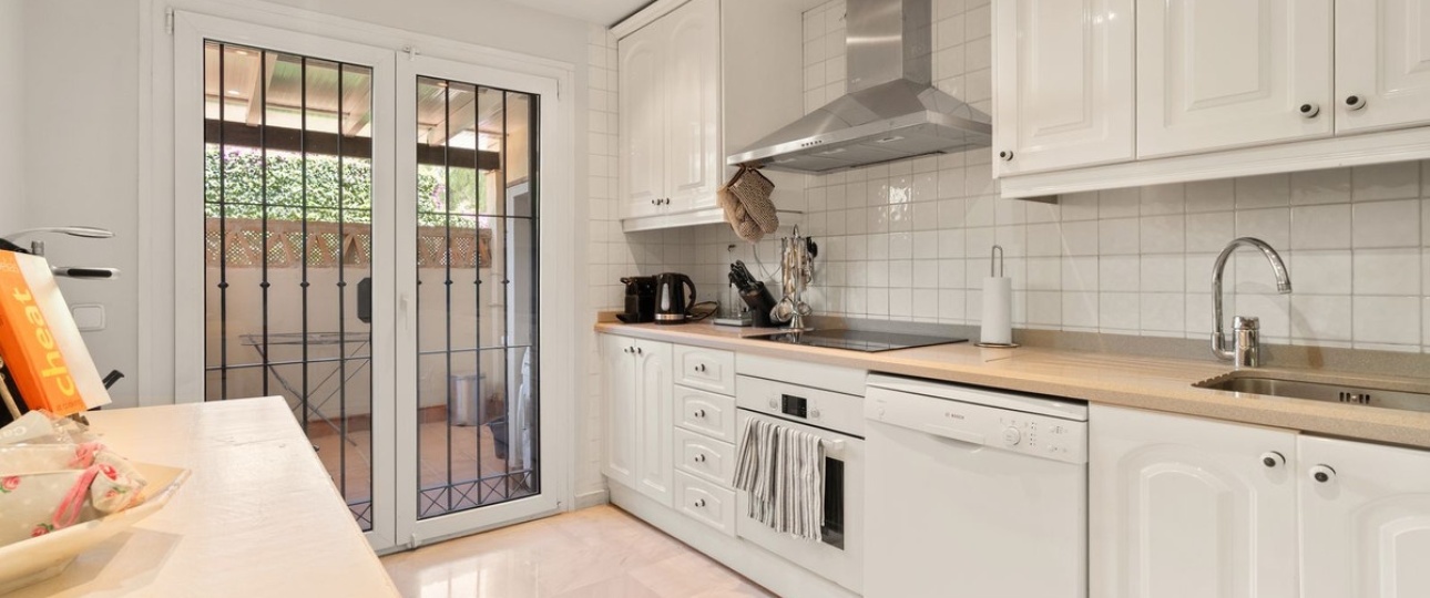 Resale - Town house - Marbella - Guadalmina Baja