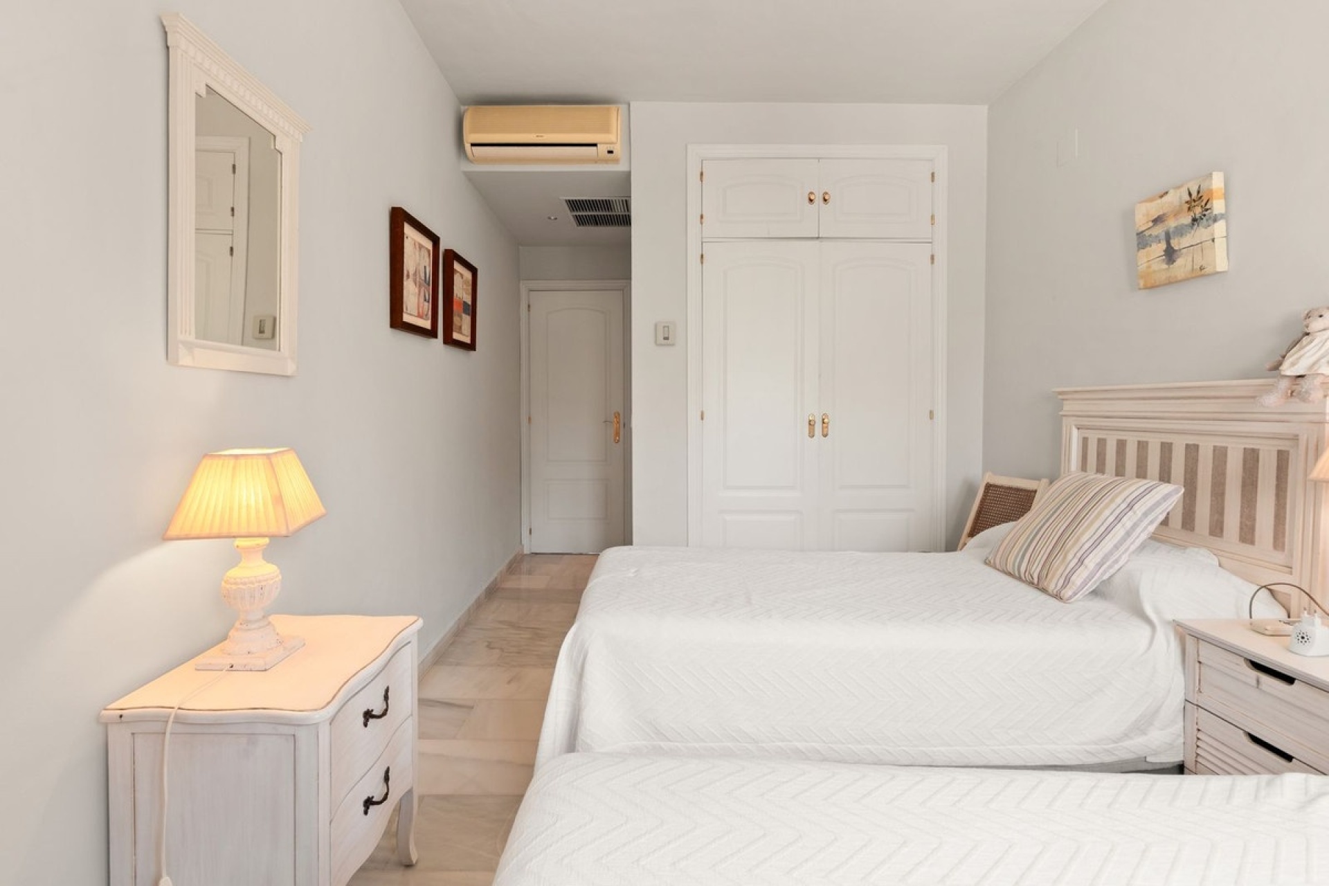 Resale - Town house - Marbella - Guadalmina Baja