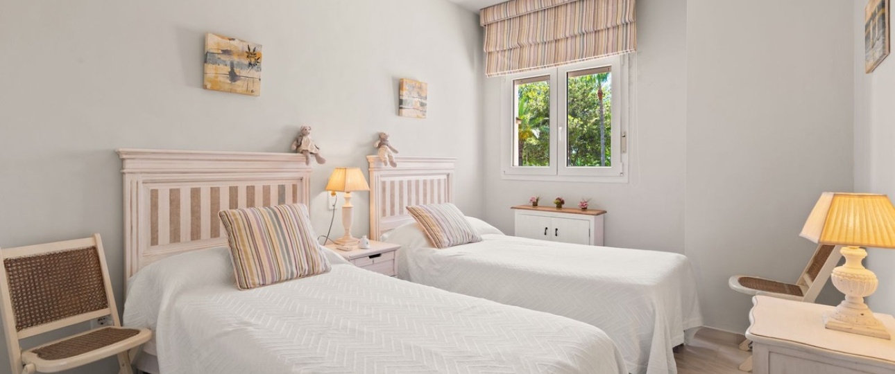 Resale - Town house - Marbella - Guadalmina Baja