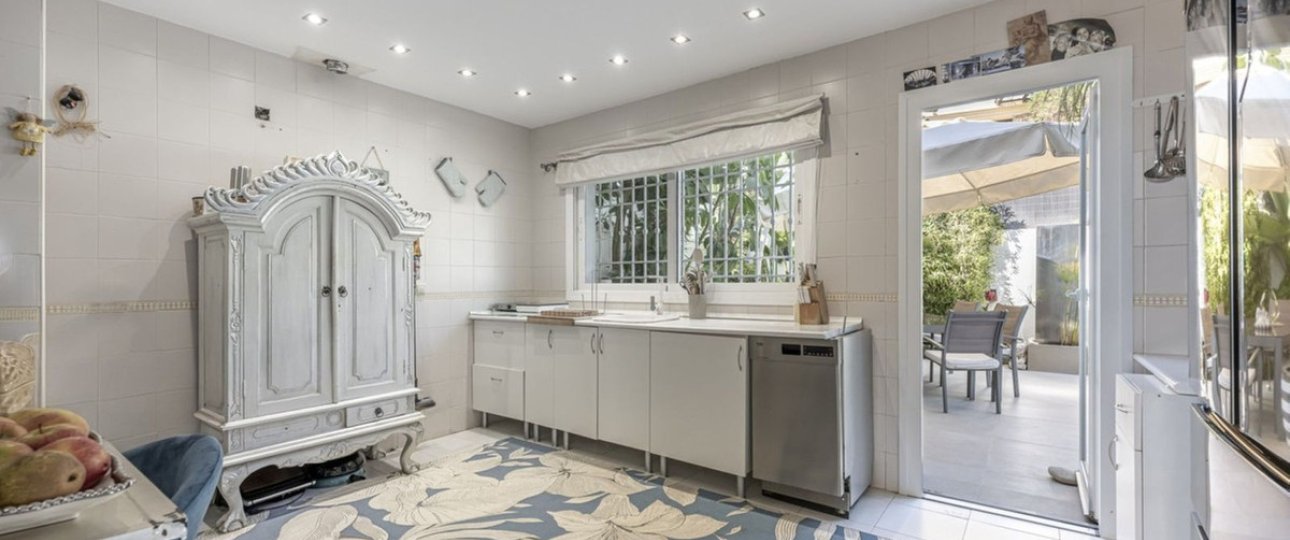 Resale - Town house - Marbella - La Mairena