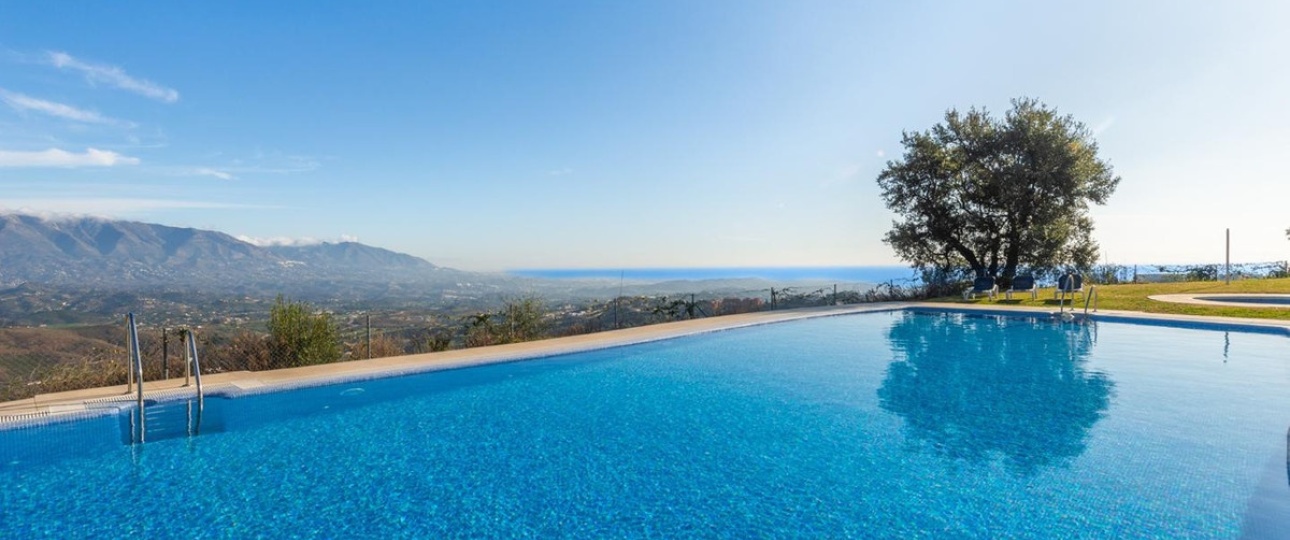 Resale - Town house - Marbella - La Mairena
