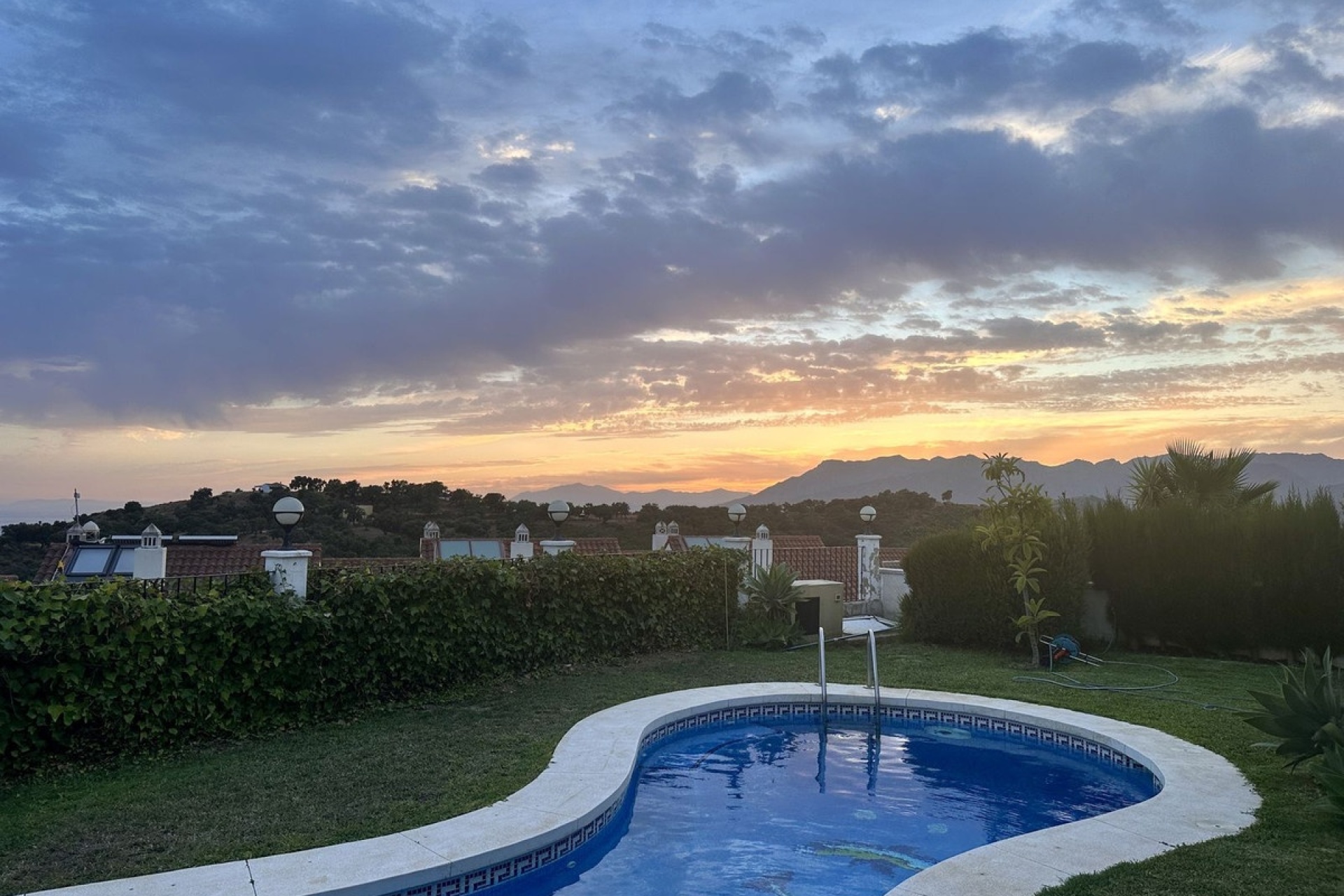 Resale - Town house - Marbella - La Mairena