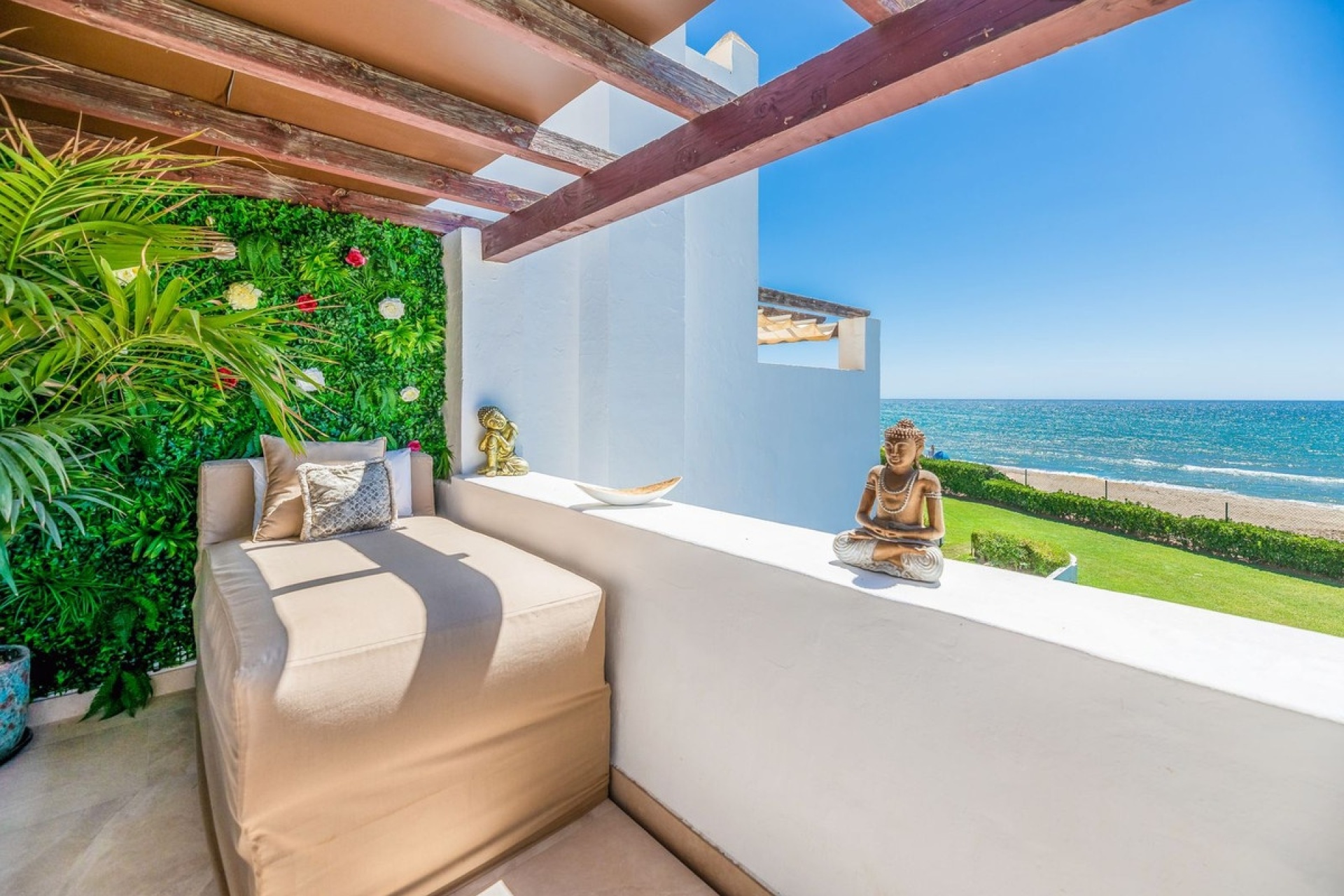 Resale - Town house - Marbella - Las Chapas