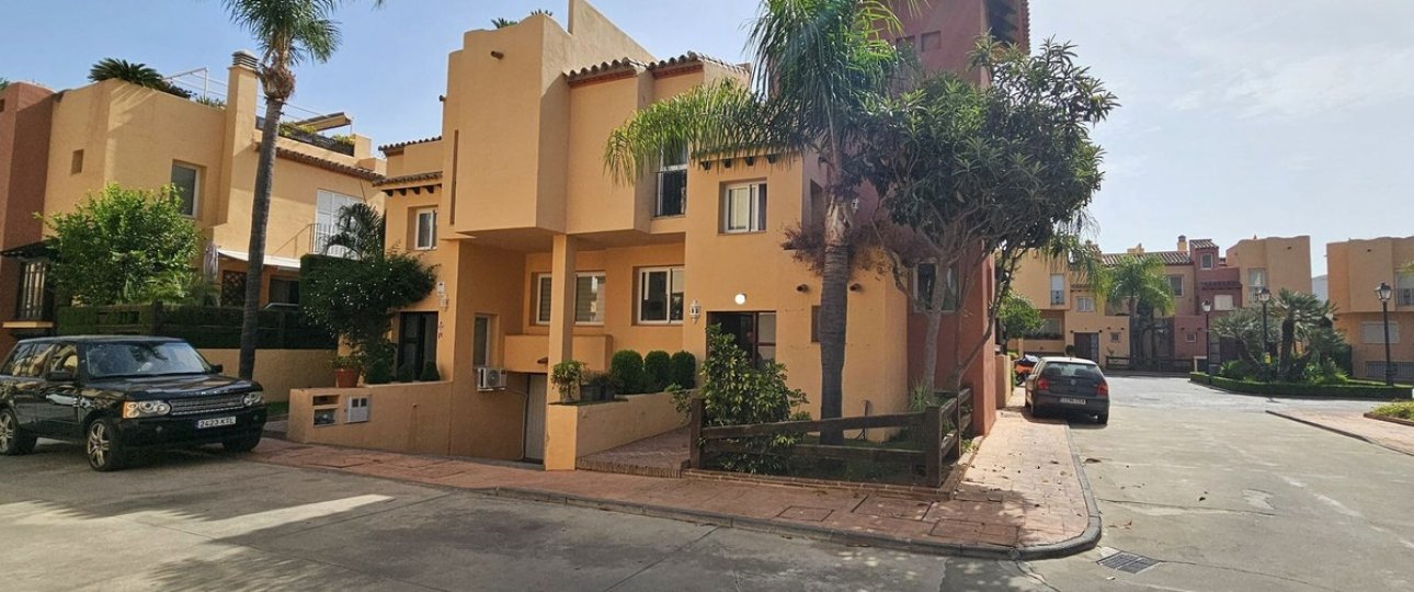 Resale - Town house - Marbella - Nueva Andalucía