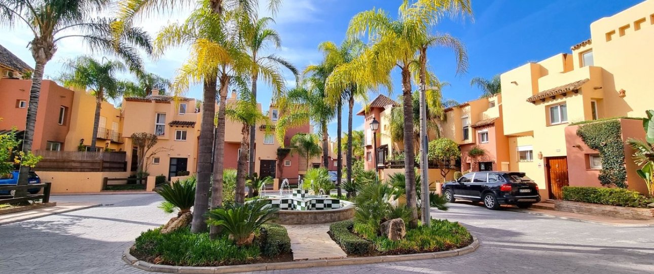 Resale - Town house - Marbella - Nueva Andalucía