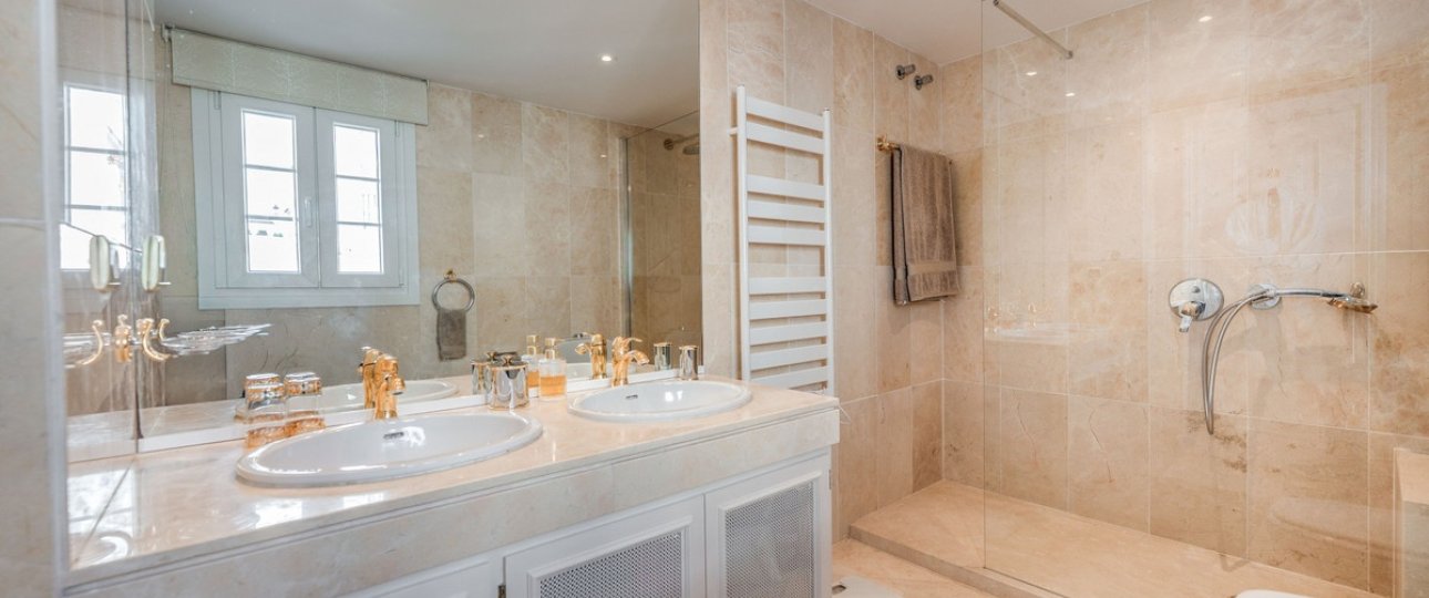 Resale - Town house - Marbella - Nueva Andalucía