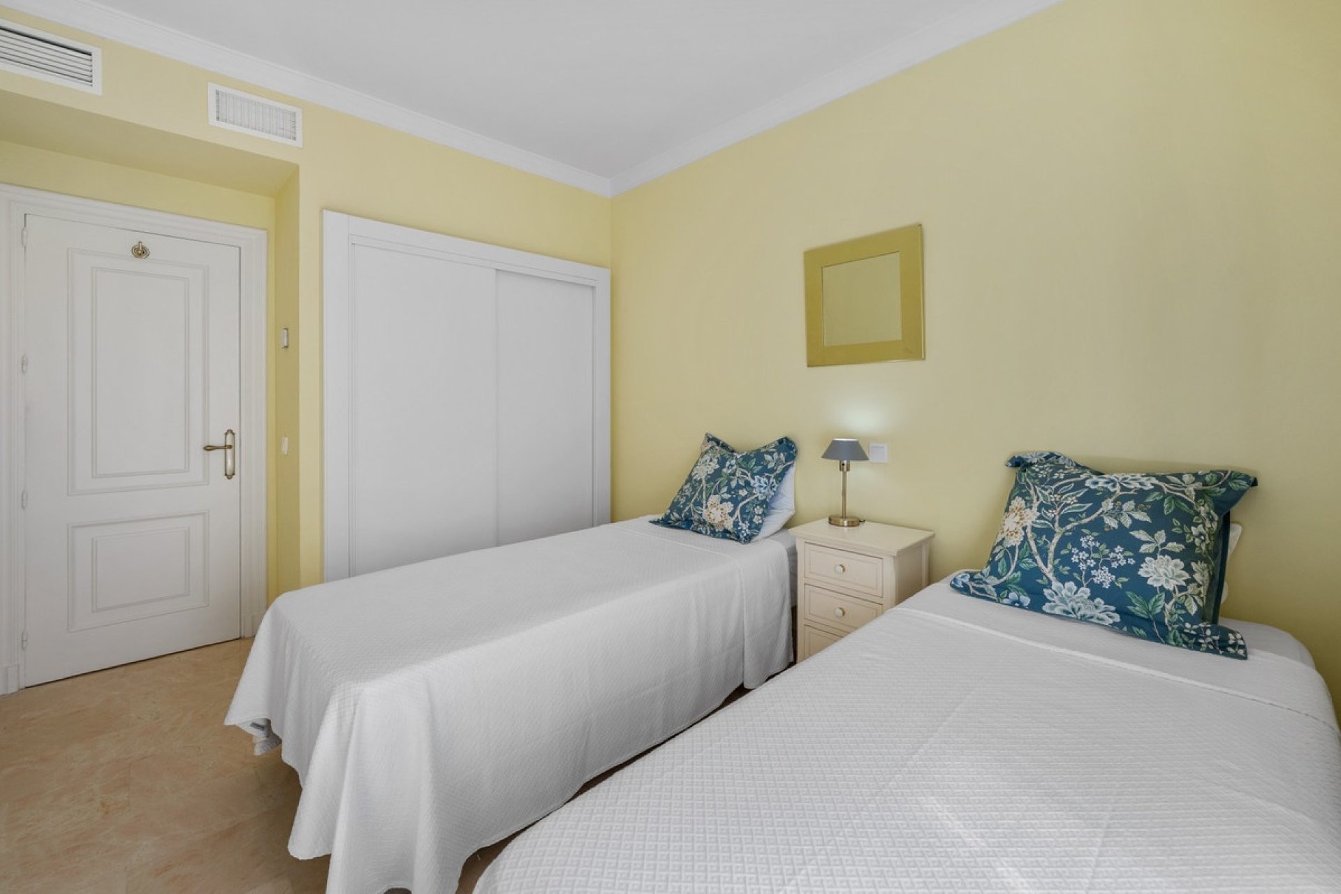 Resale - Town house - Marbella - Nueva Andalucía