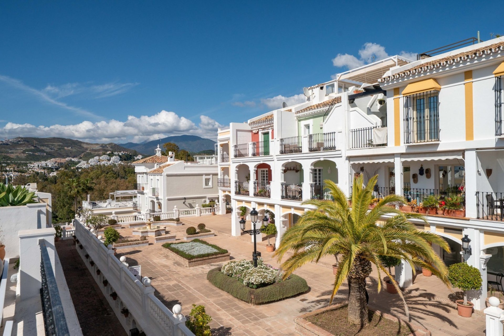 Resale - Town house - Marbella - Nueva Andalucía
