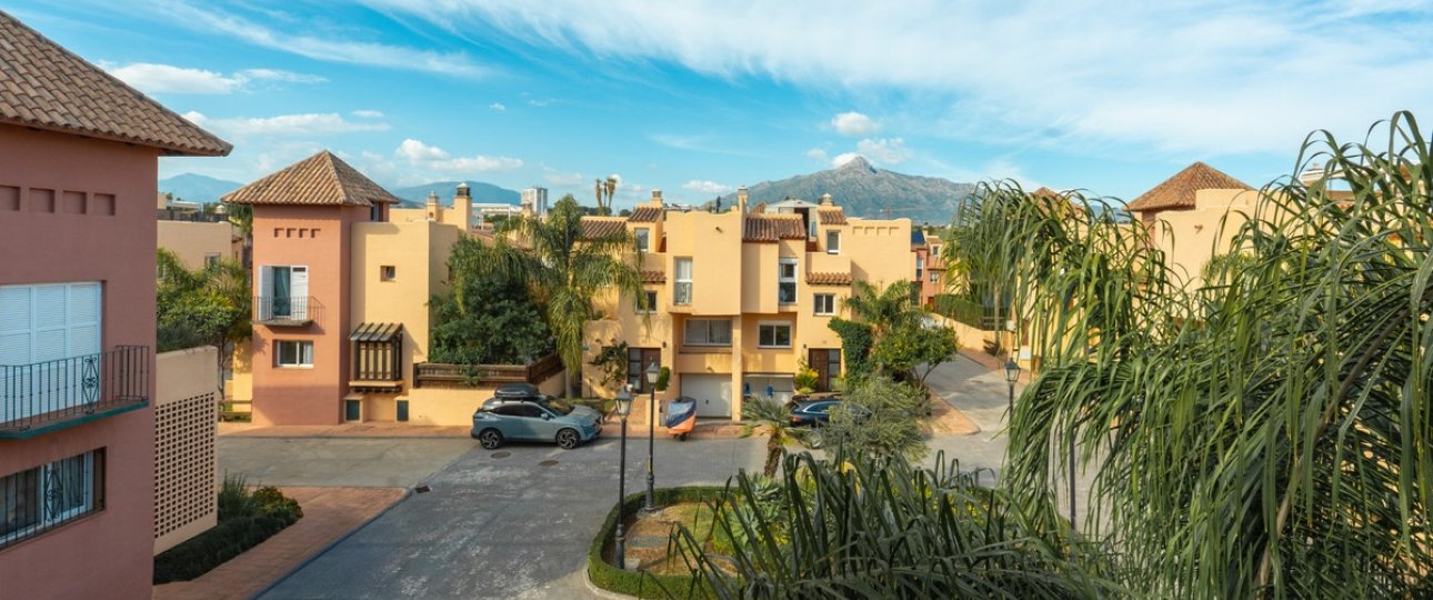 Resale - Town house - Marbella - Nueva Andalucía