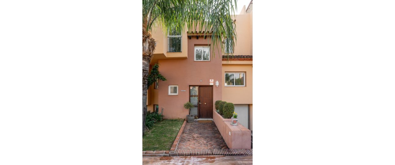 Resale - Town house - Marbella - Nueva Andalucía