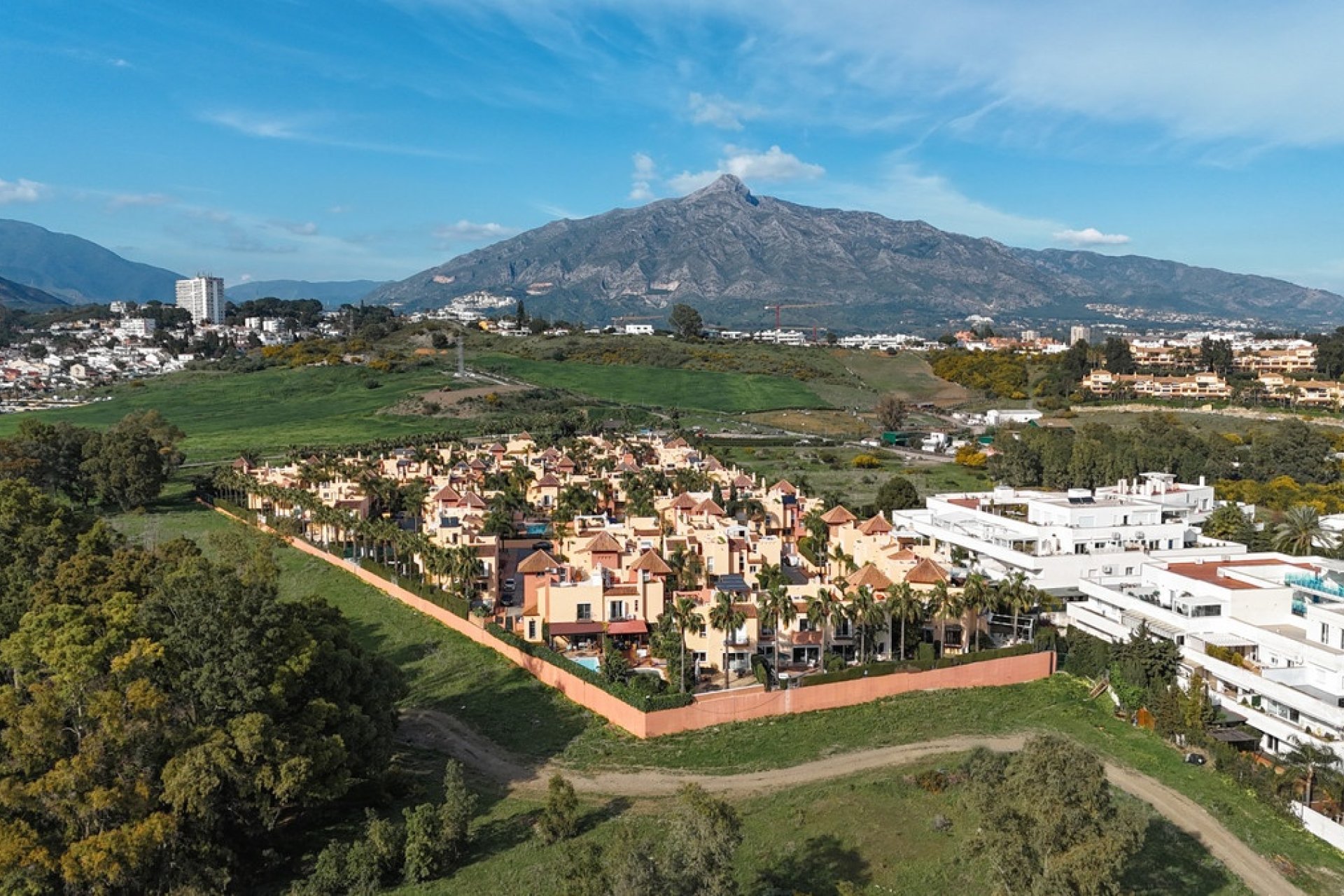 Resale - Town house - Marbella - Nueva Andalucía