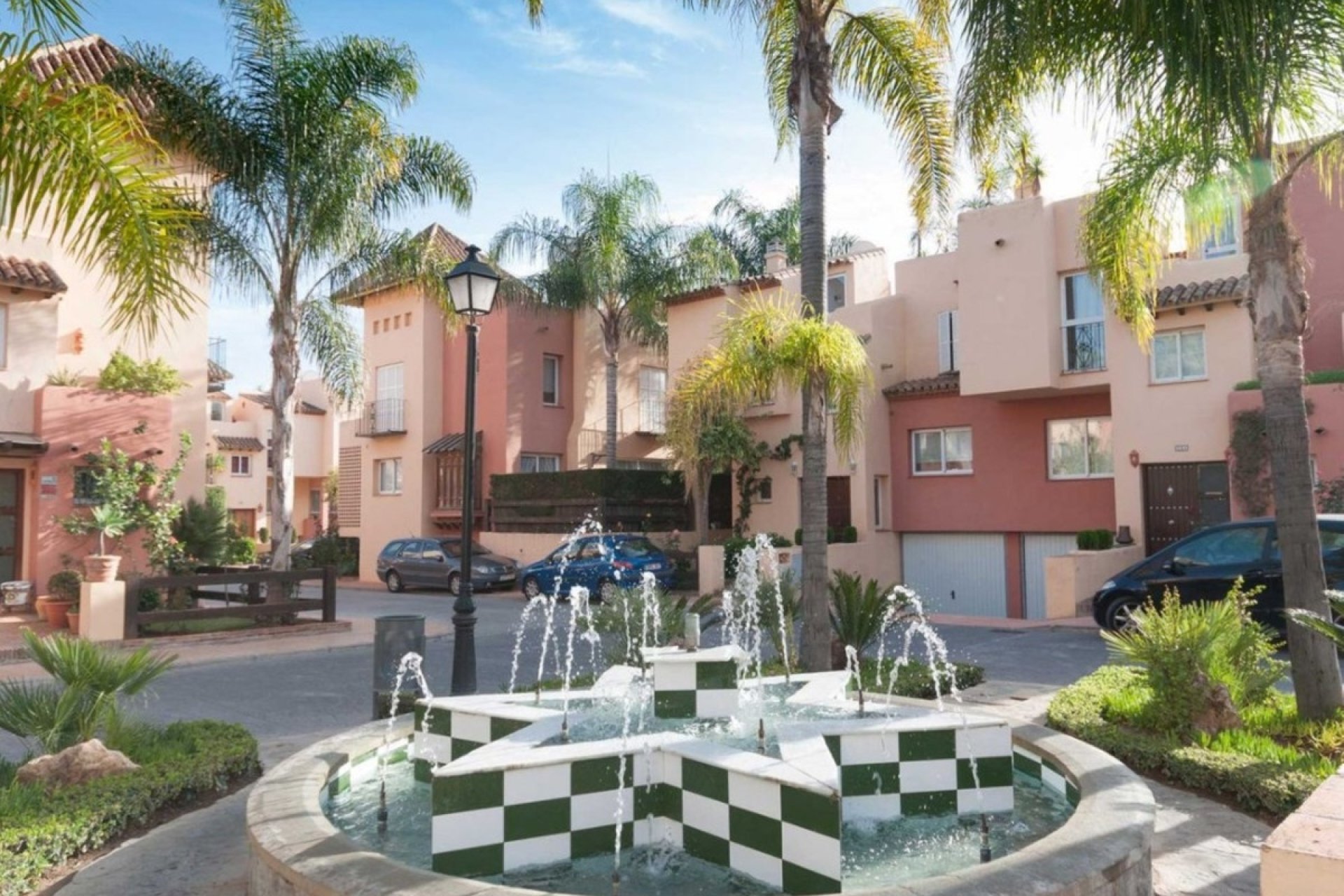 Resale - Town house - Marbella - Nueva Andalucía