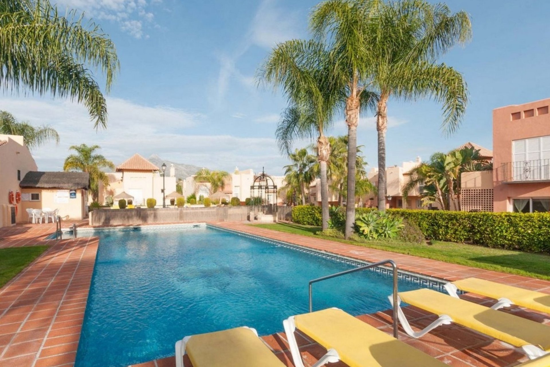Resale - Town house - Marbella - Nueva Andalucía
