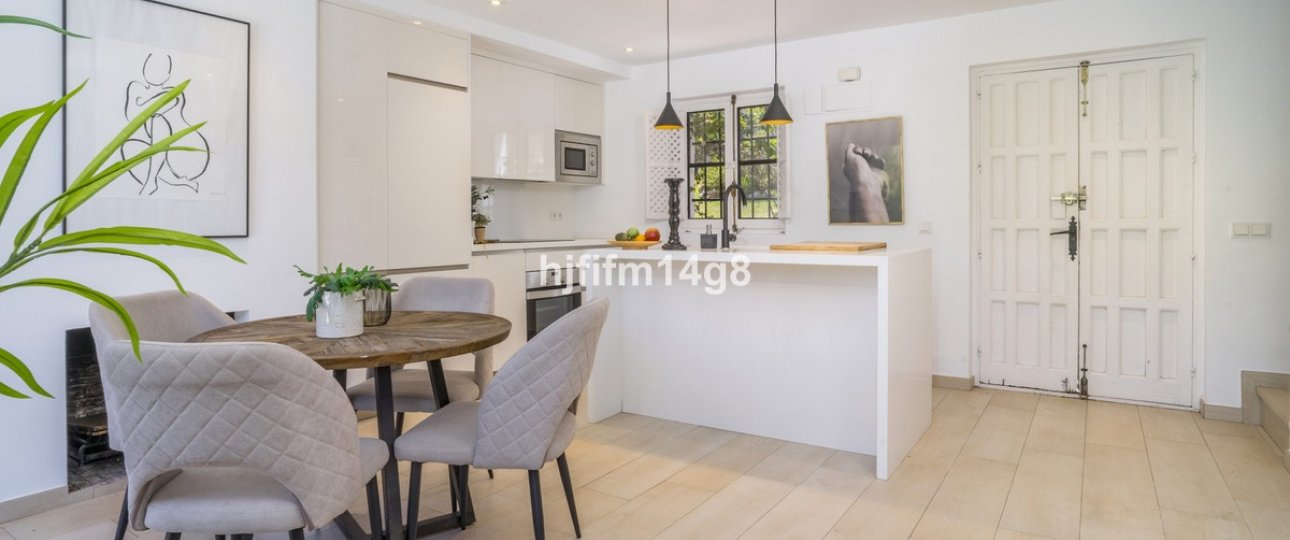 Resale - Town house - Marbella - Nueva Andalucía