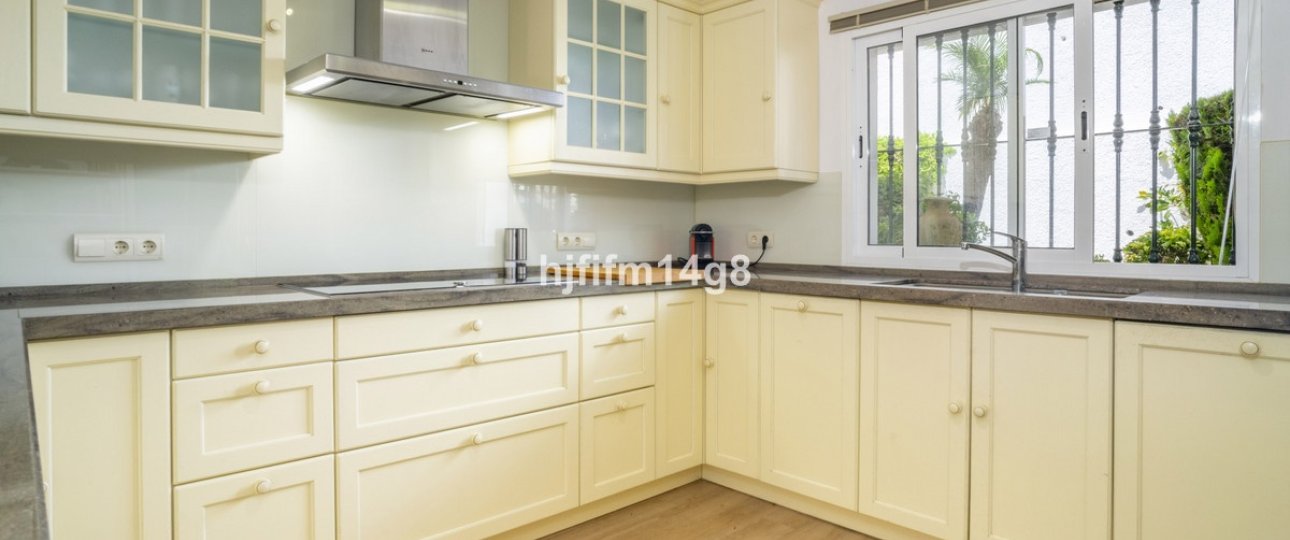 Resale - Town house - Marbella - Nueva Andalucía