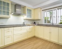 Resale - Town house - Marbella - Nueva Andalucía