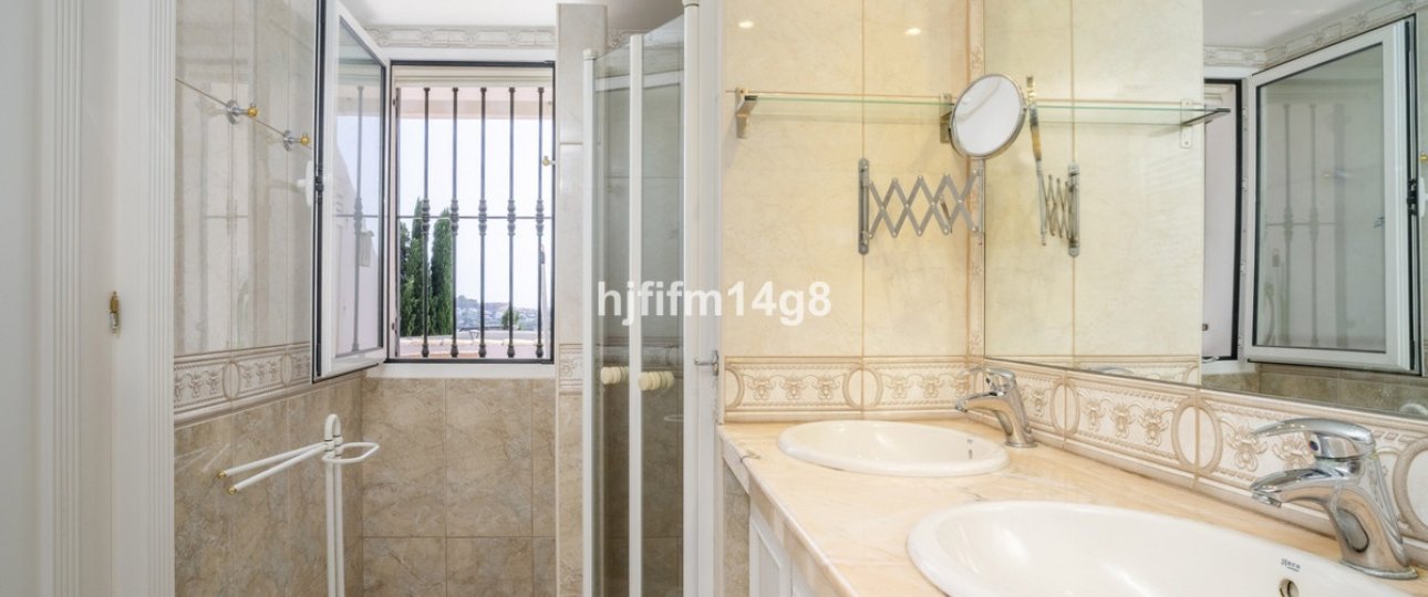 Resale - Town house - Marbella - Nueva Andalucía