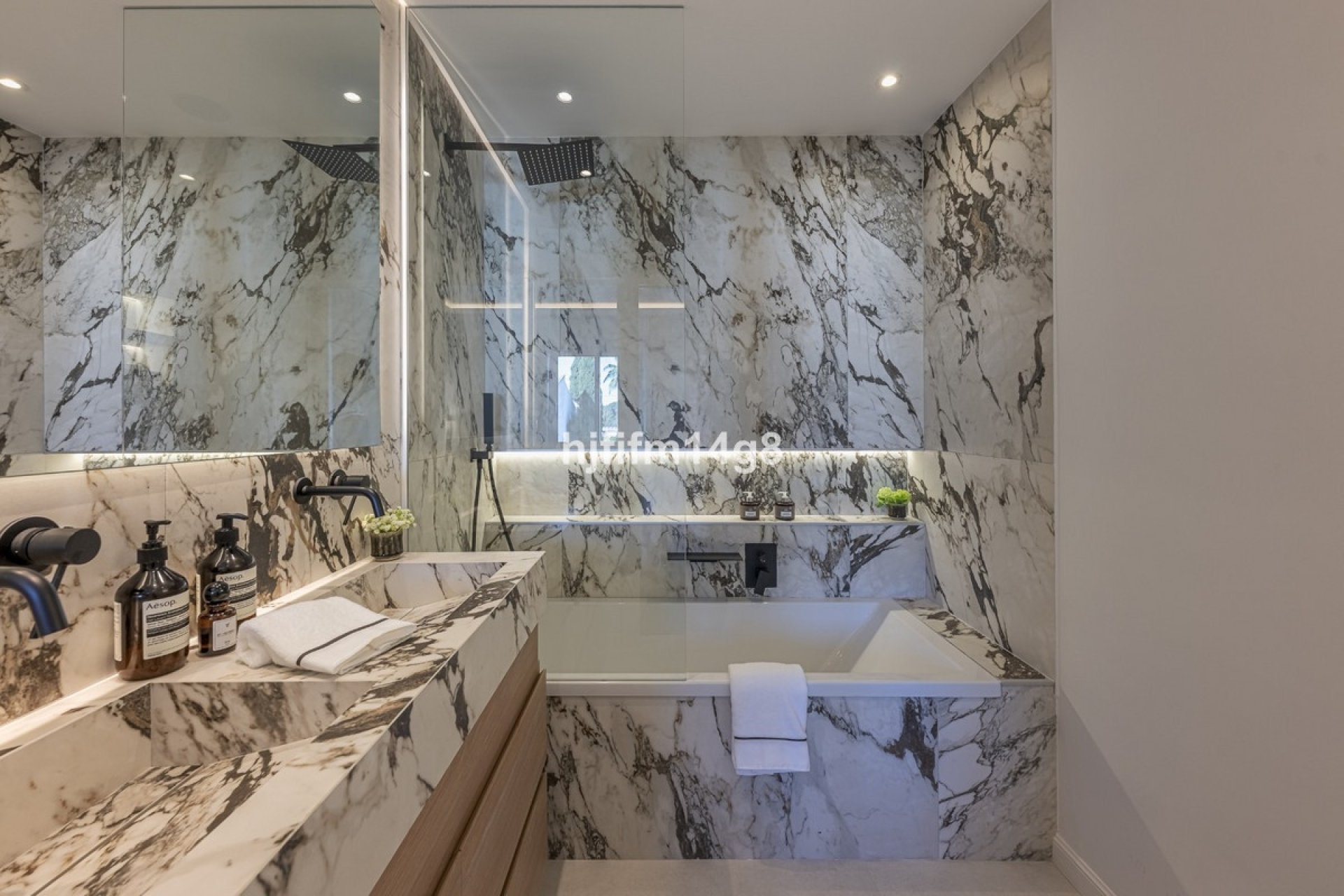 Resale - Town house - Marbella - Nueva Andalucía