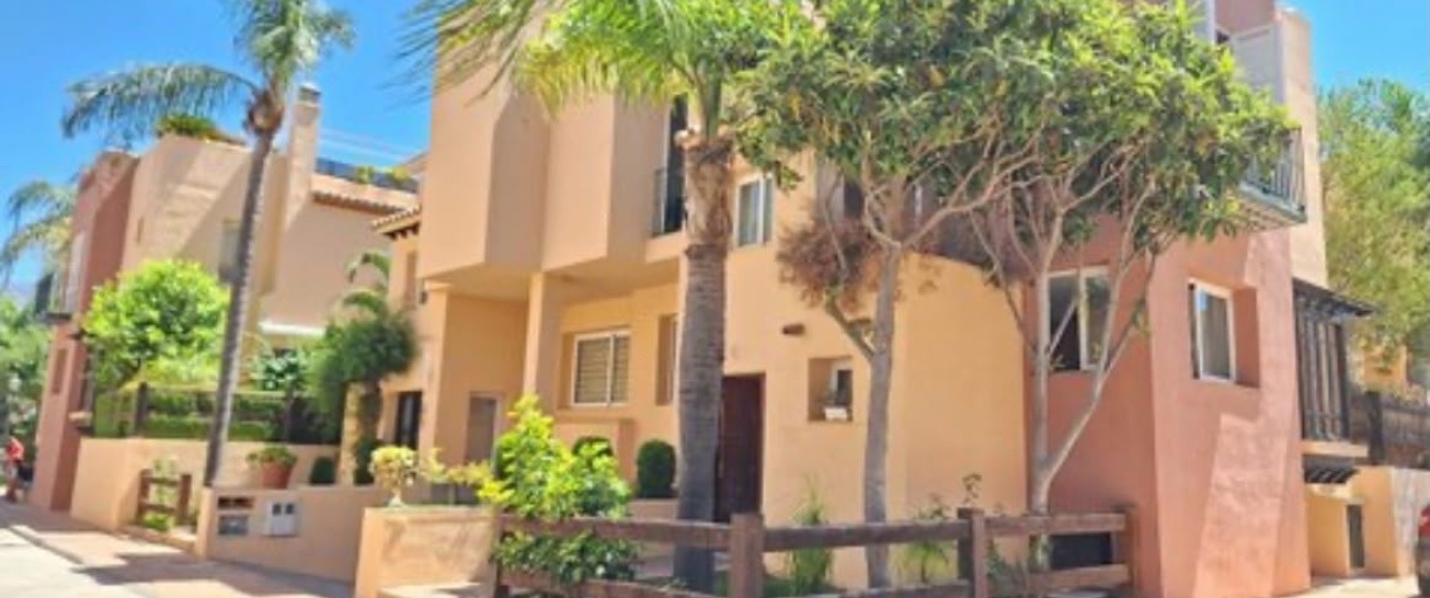 Resale - Town house - Marbella - Nueva Andalucía