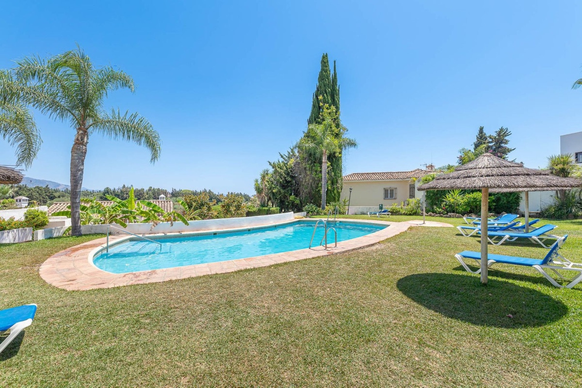 Resale - Town house - Marbella - Nueva Andalucía