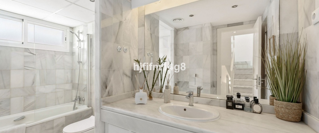 Resale - Town house - Marbella - Nueva Andalucía