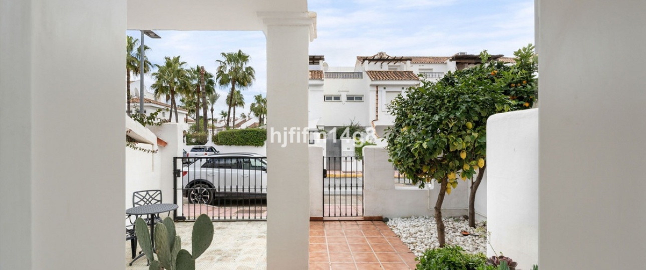 Resale - Town house - Marbella - Nueva Andalucía