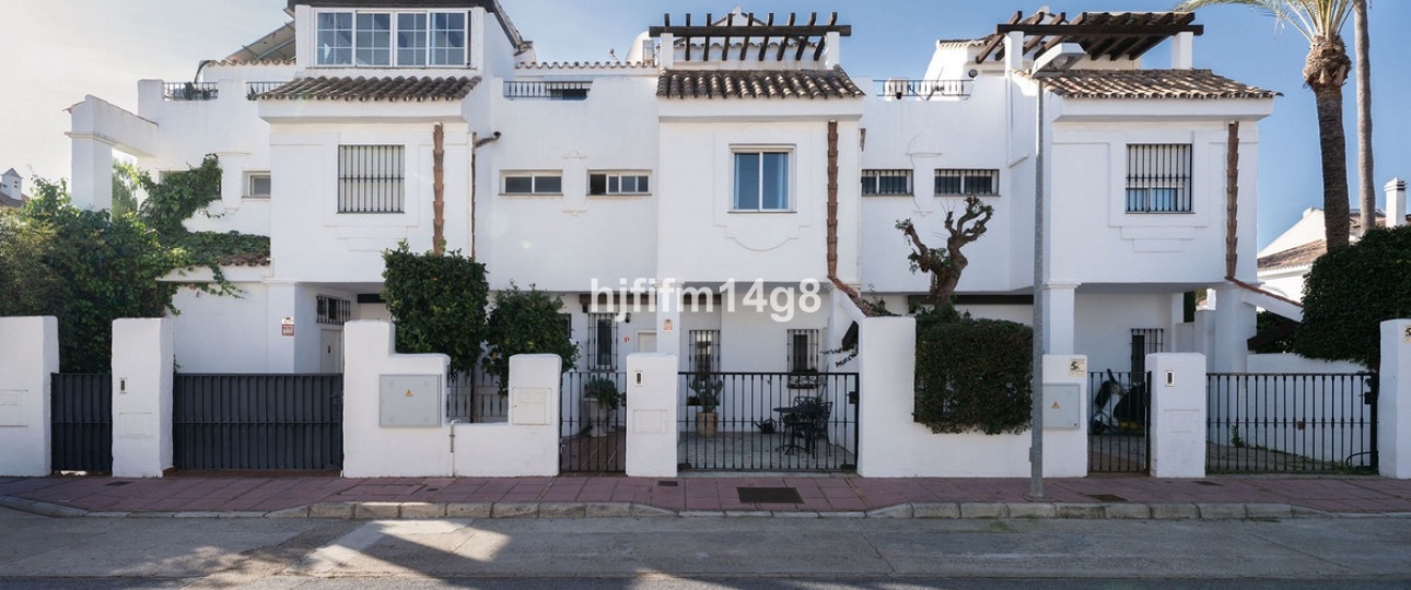 Resale - Town house - Marbella - Nueva Andalucía