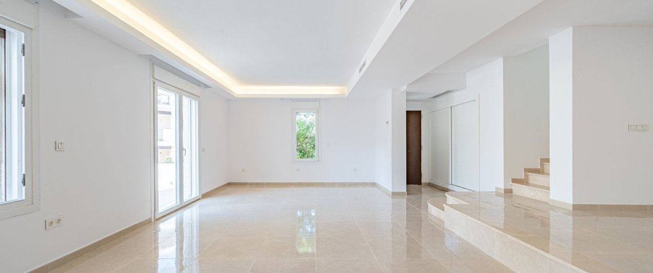 Resale - Town house - Marbella - Nueva Andalucía