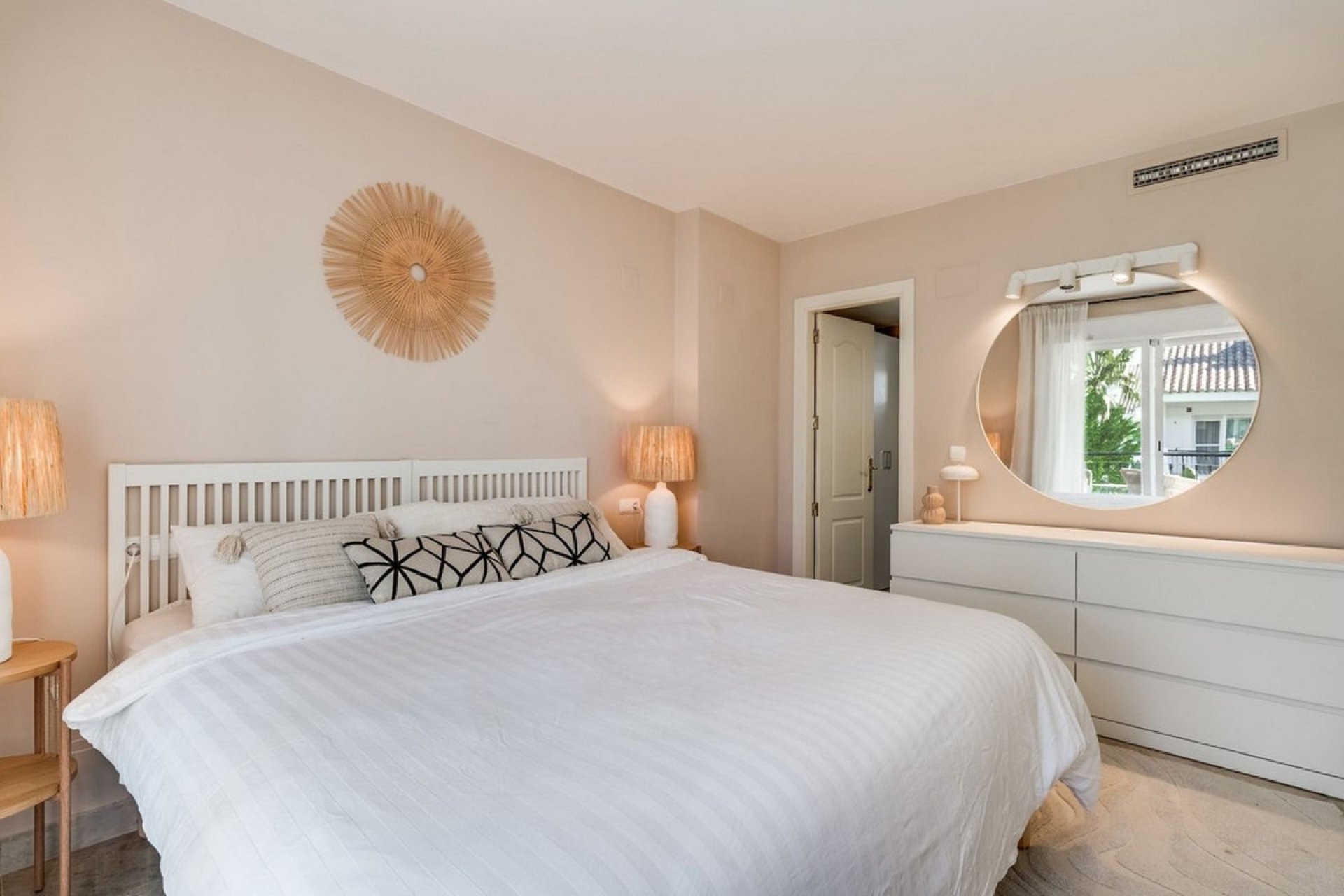 Resale - Town house - Marbella - Nueva Andalucía