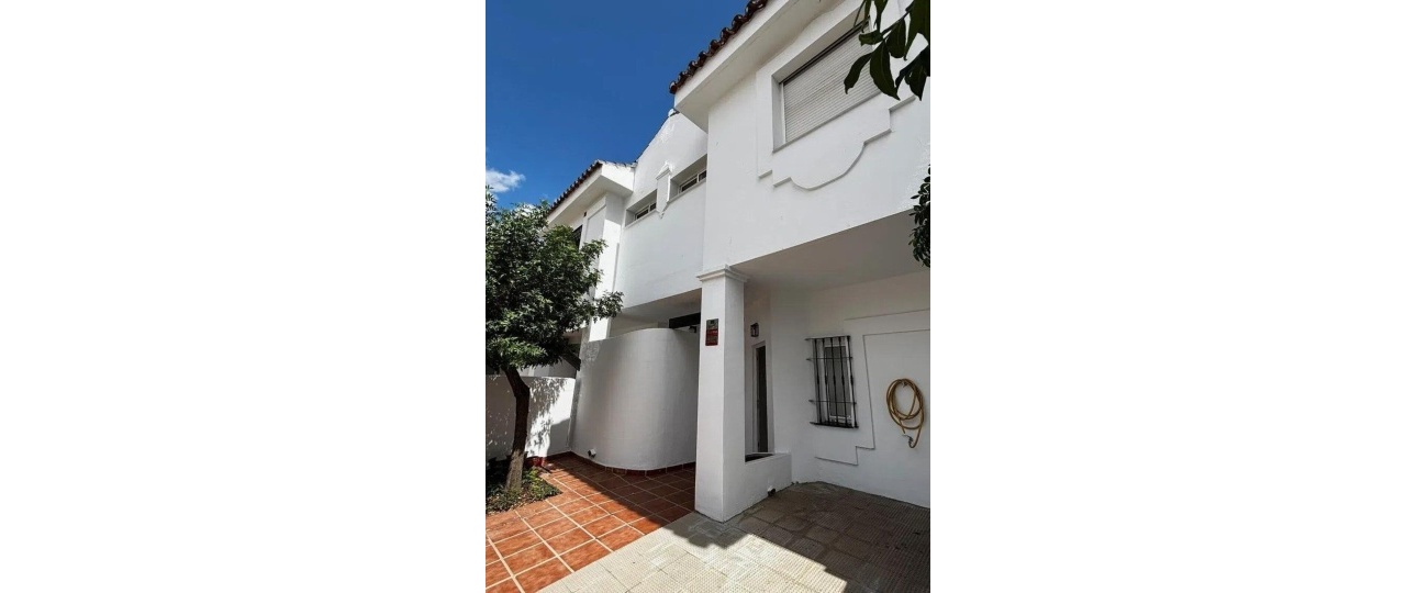 Resale - Town house - Marbella - Nueva Andalucía