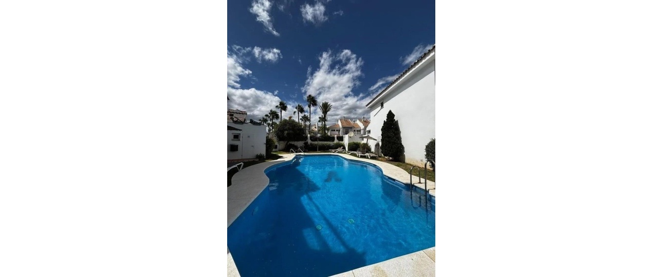 Resale - Town house - Marbella - Nueva Andalucía