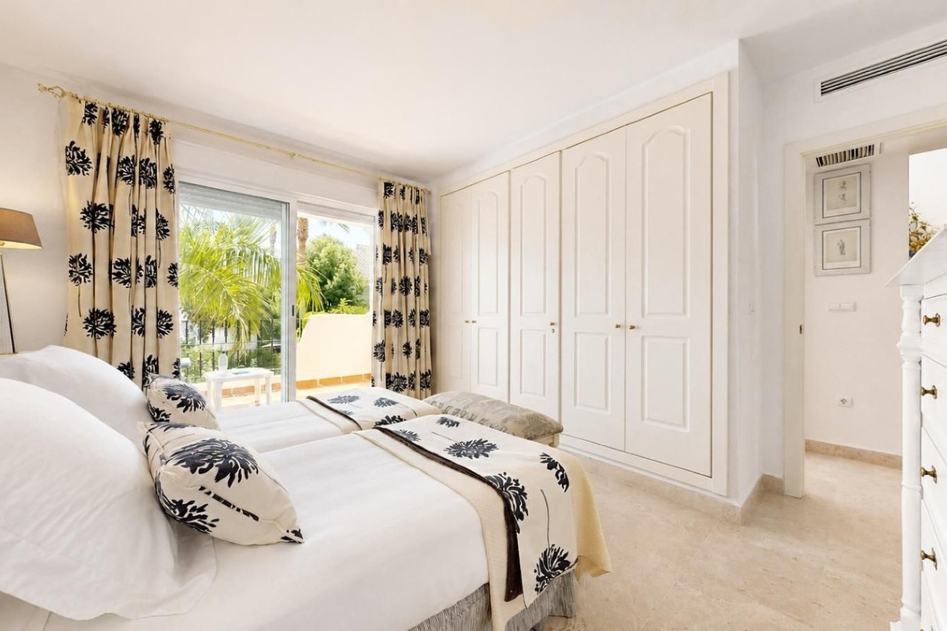 Resale - Town house - Marbella - Nueva Andalucía