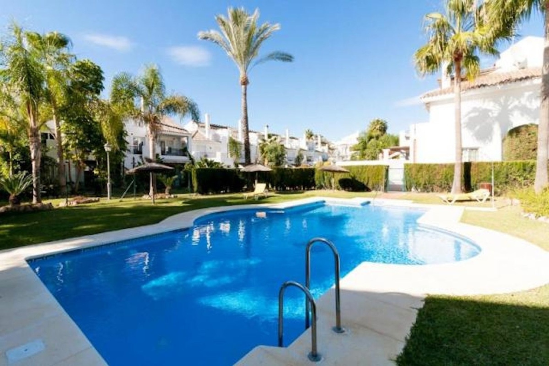 Resale - Town house - Marbella - Nueva Andalucía