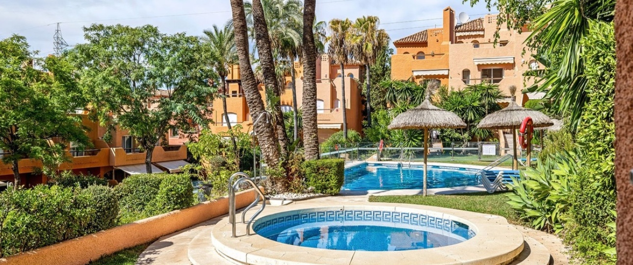 Resale - Town house - Marbella - Nueva Andalucía