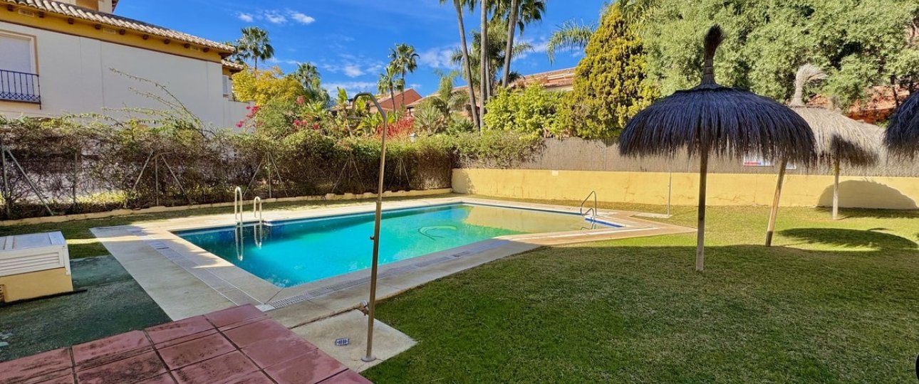Resale - Town house - Marbella - Puerto Banús
