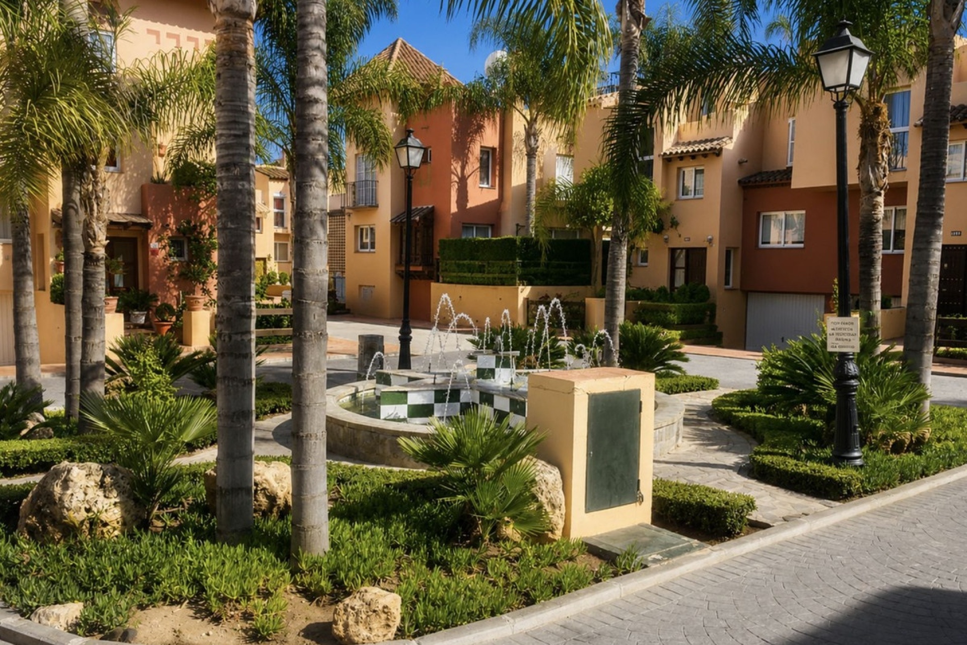 Resale - Town house - Marbella - Puerto Banús