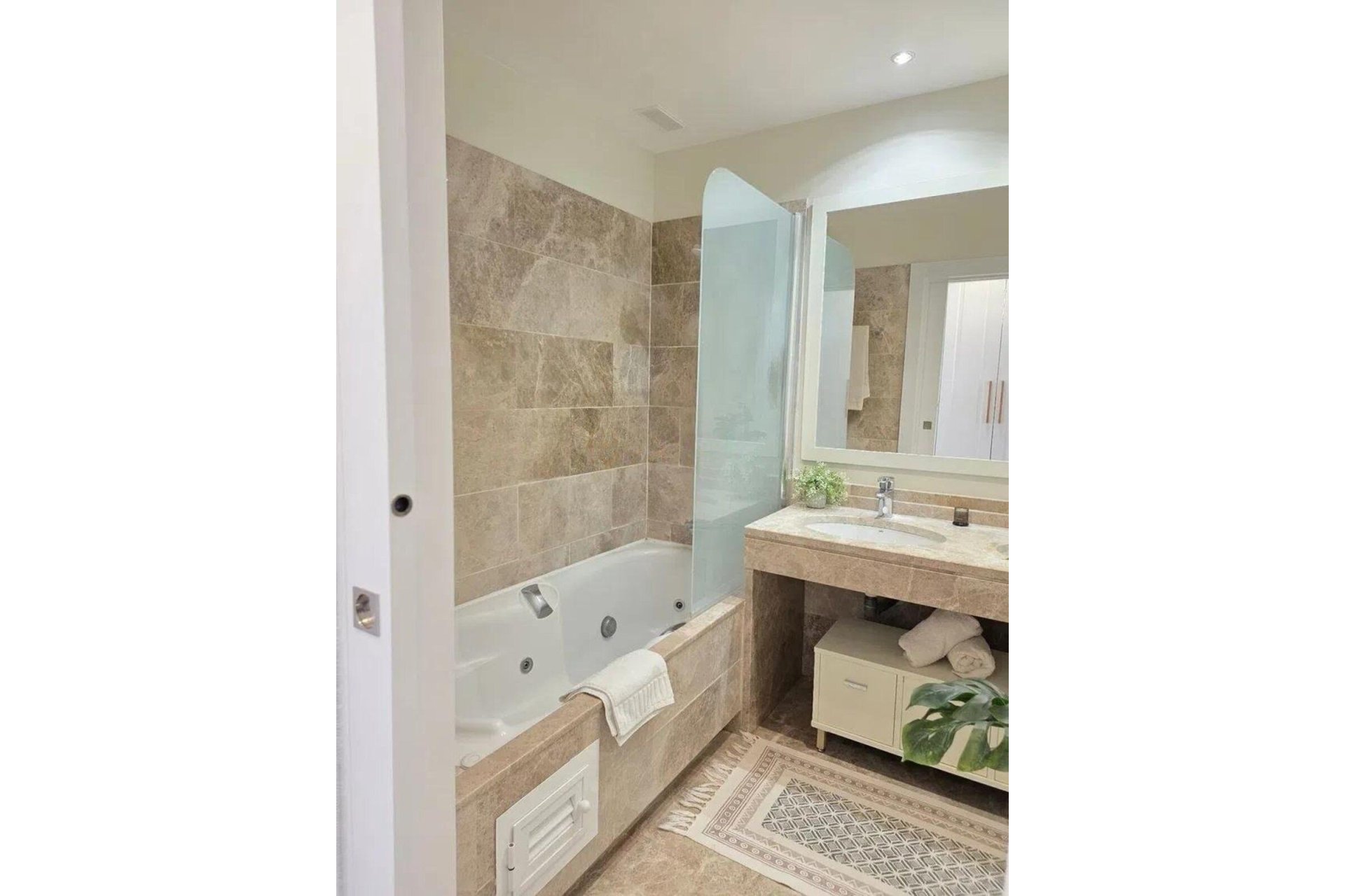 Resale - Town house - Marbella - Santa Clara