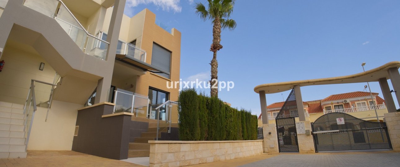 Resale - Town house - Orihuela - La Zenia
