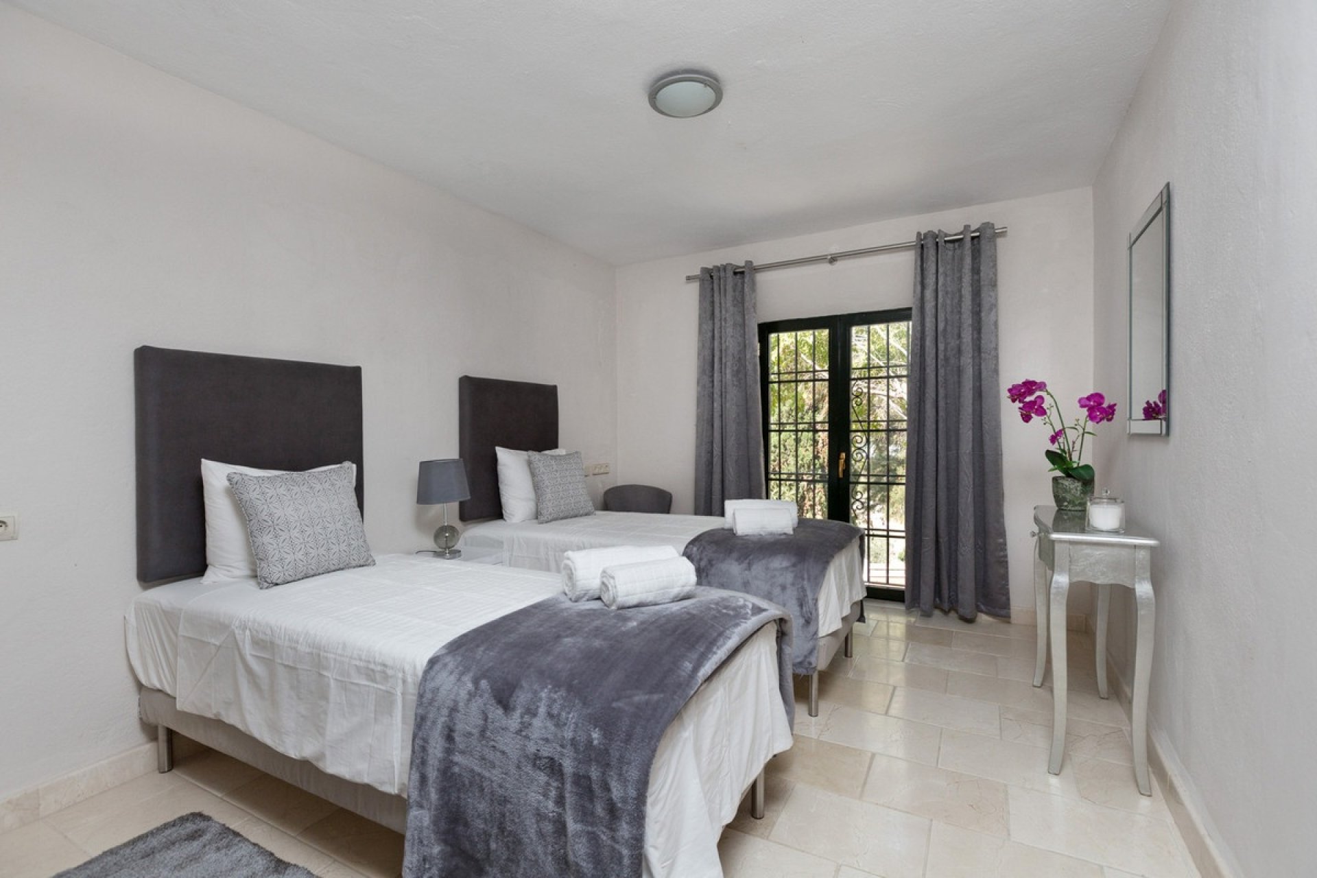 Resale - Villa - Benahavís - Benahavís Centro