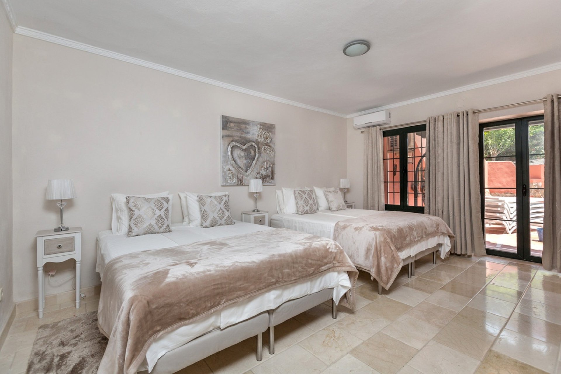 Resale - Villa - Benahavís - Benahavís Centro