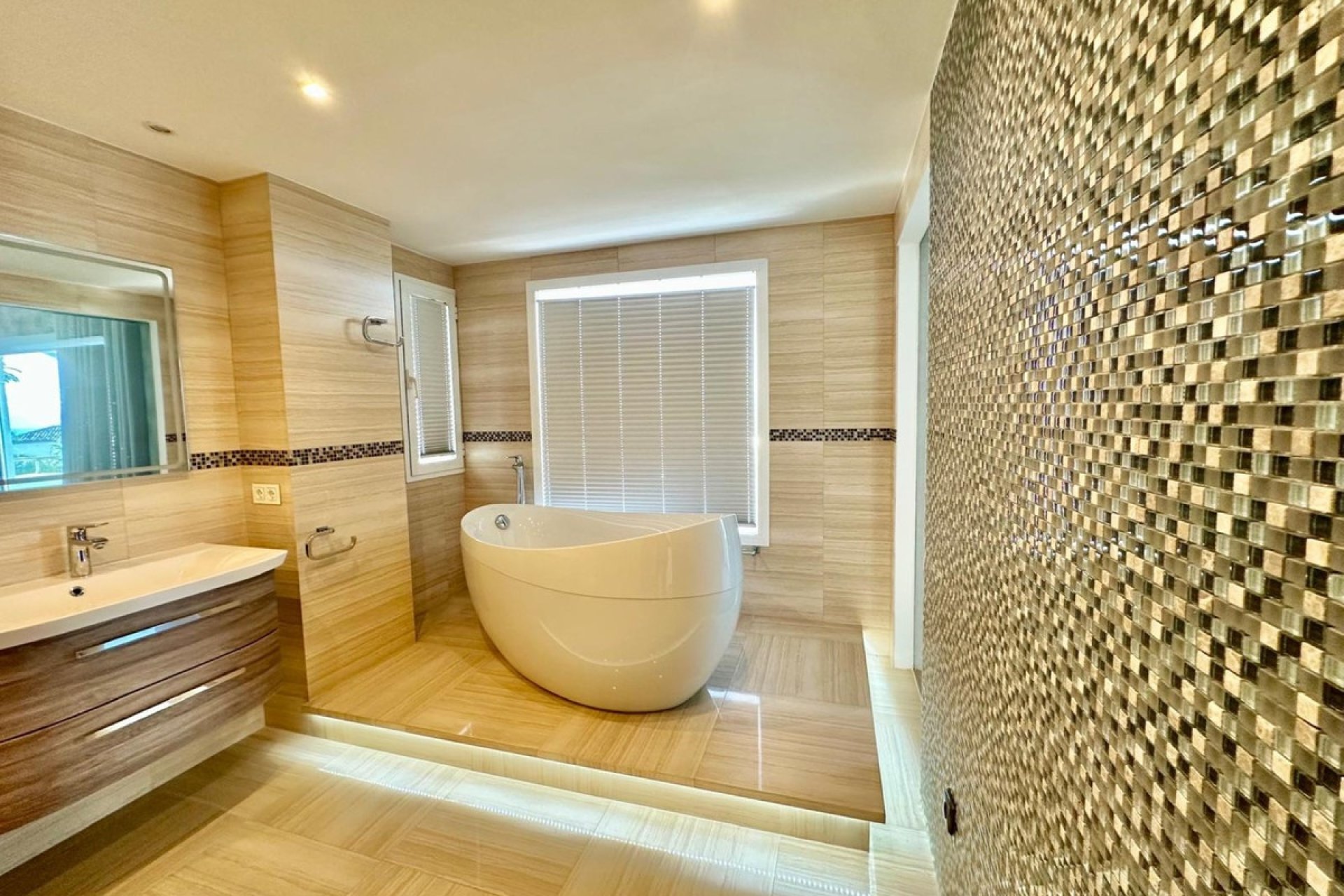 Resale - Villa - Benahavís - Benahavís Centro