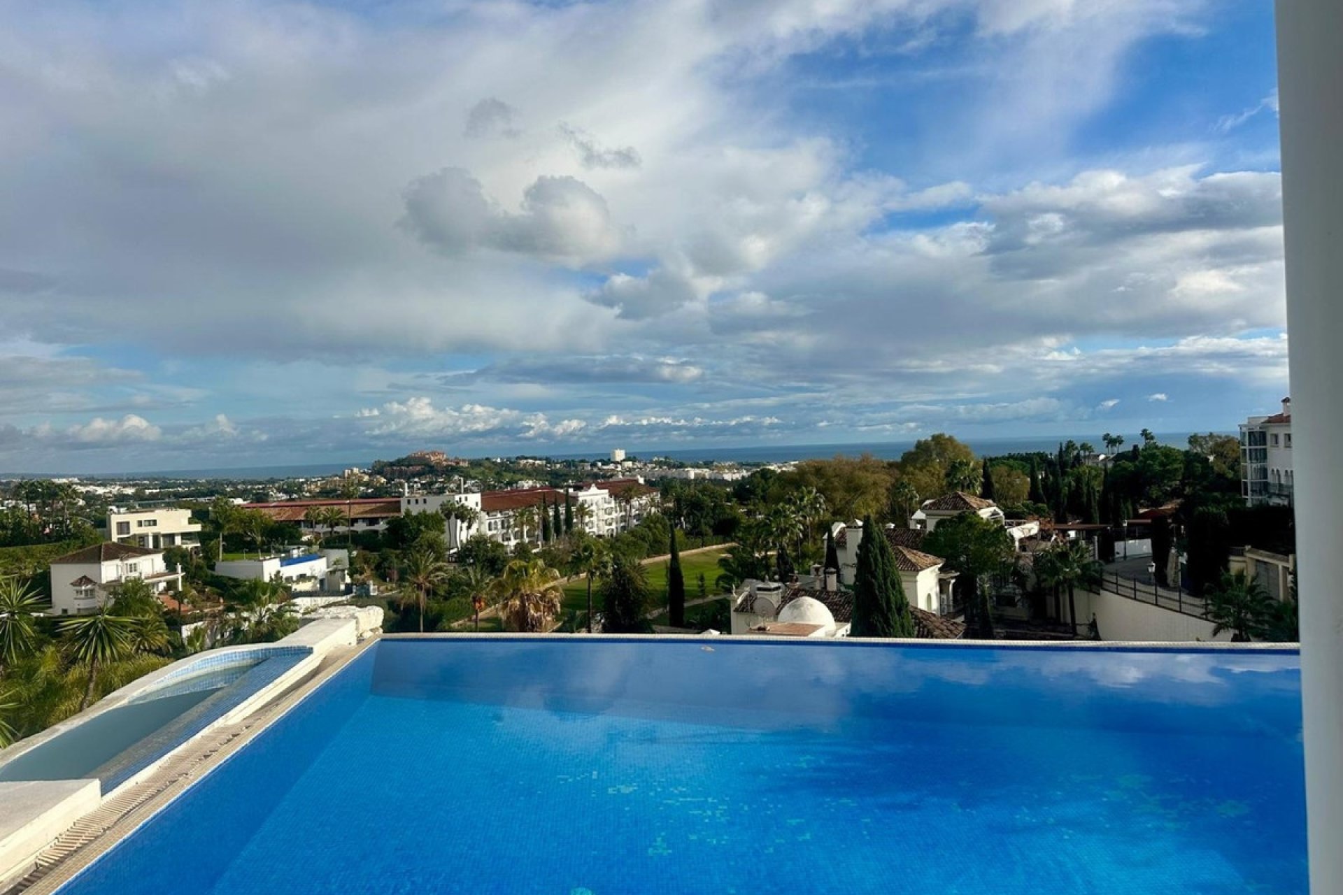 Resale - Villa - Benahavís - Benahavís Centro
