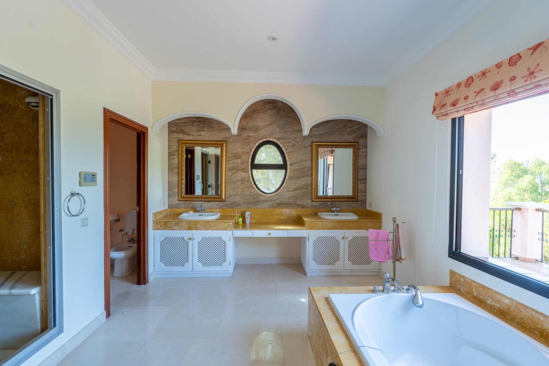 Resale - Villa - Benahavís - Benahavís Centro