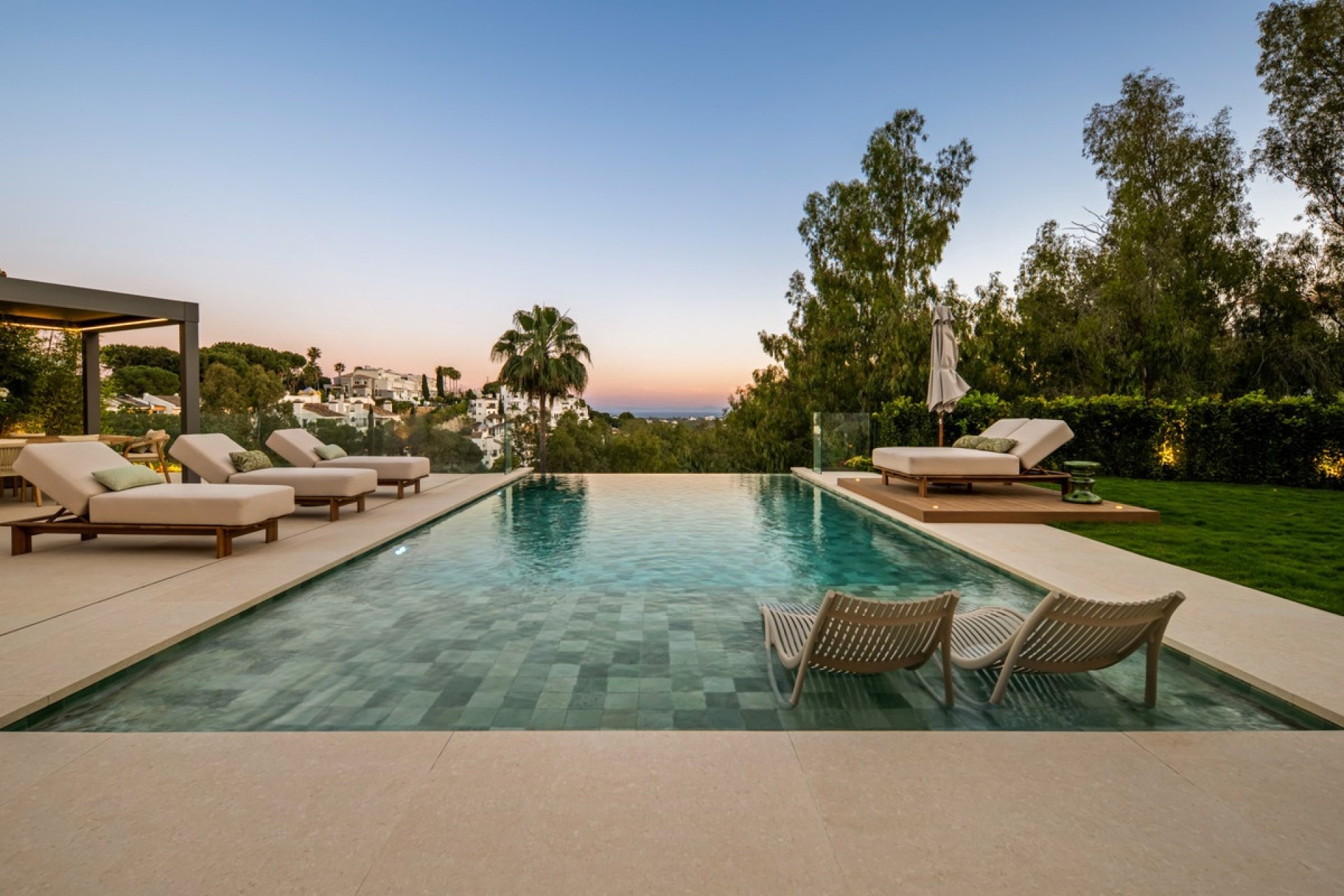 Resale - Villa - Benahavís - Benahavís Centro