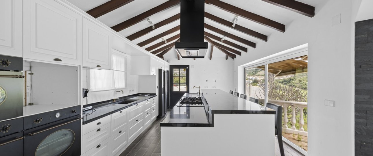 Resale - Villa - Benahavís - Benahavís Centro
