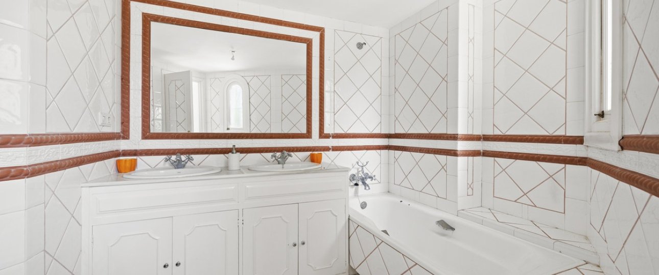 Resale - Villa - Benahavís - Benahavís Centro