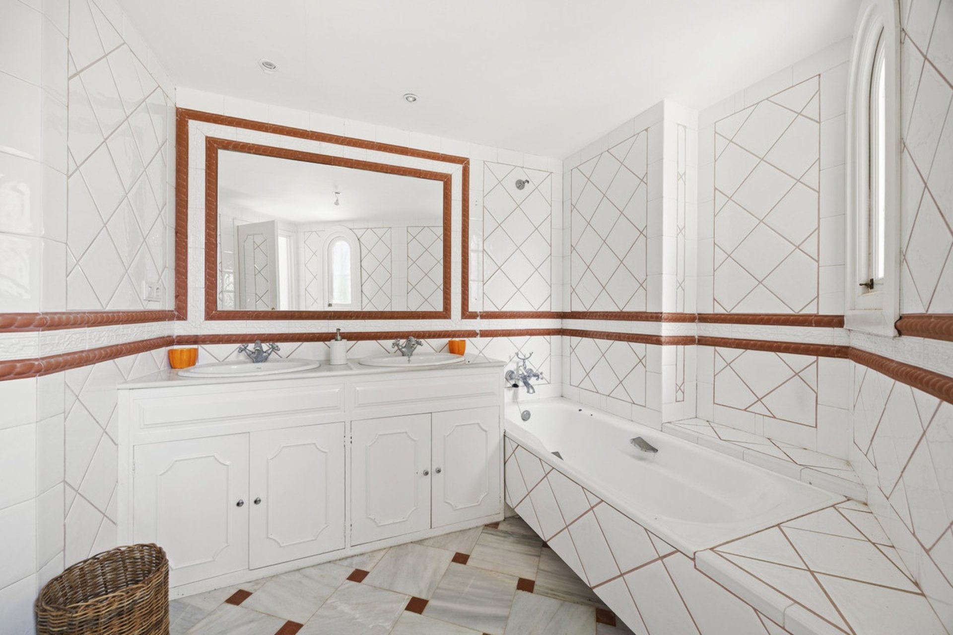 Resale - Villa - Benahavís - Benahavís Centro