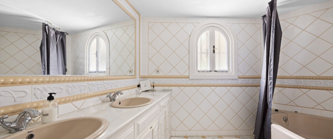 Resale - Villa - Benahavís - Benahavís Centro