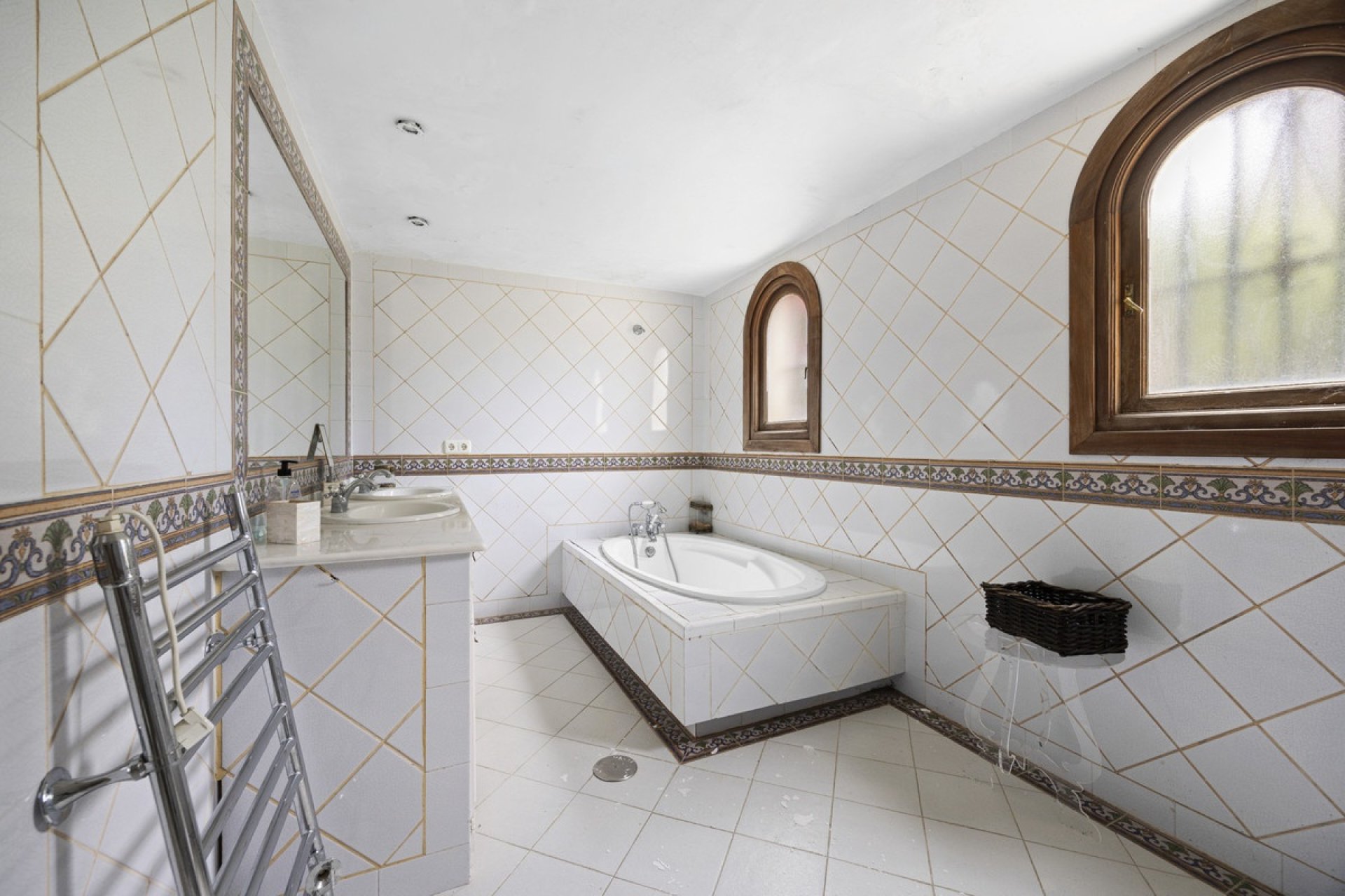 Resale - Villa - Benahavís - Benahavís Centro